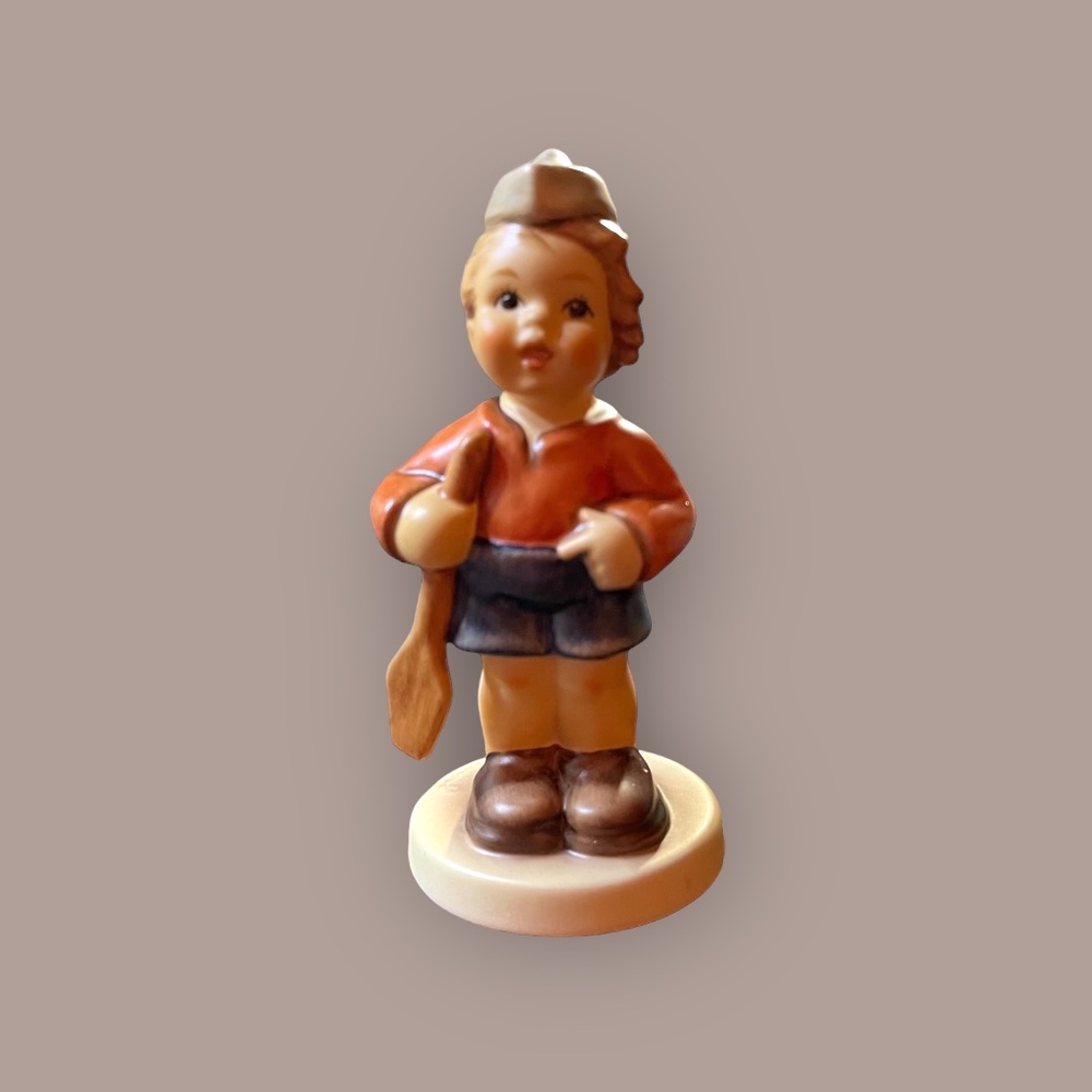 Hummel Goebel First Mate Boy W/Oar Figurine 2002-03 CLUB 2148/B Sailor